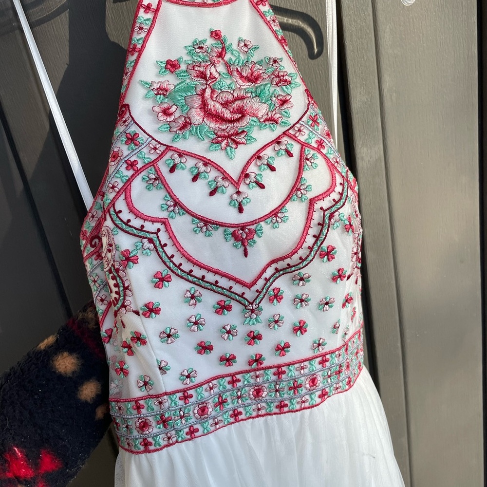 Blondie Nites White and Red Embroidered Prom Dress